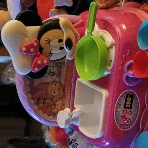 Minnie Mouse Kitchen with Dish Set